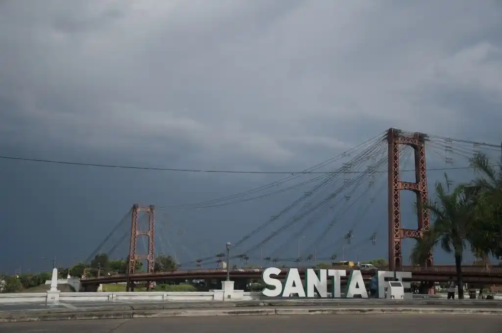Jornada nublada en la ciudad