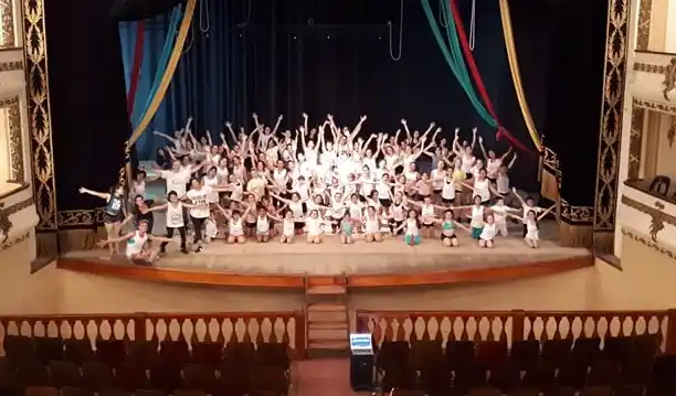 Doce alumnas de Lucas García bailarán en un certamen internacional