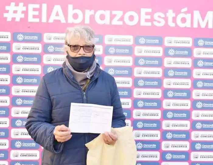 Operativo de vacunación:  Con buen nivel de aceptación  avanza la combinación de dosis