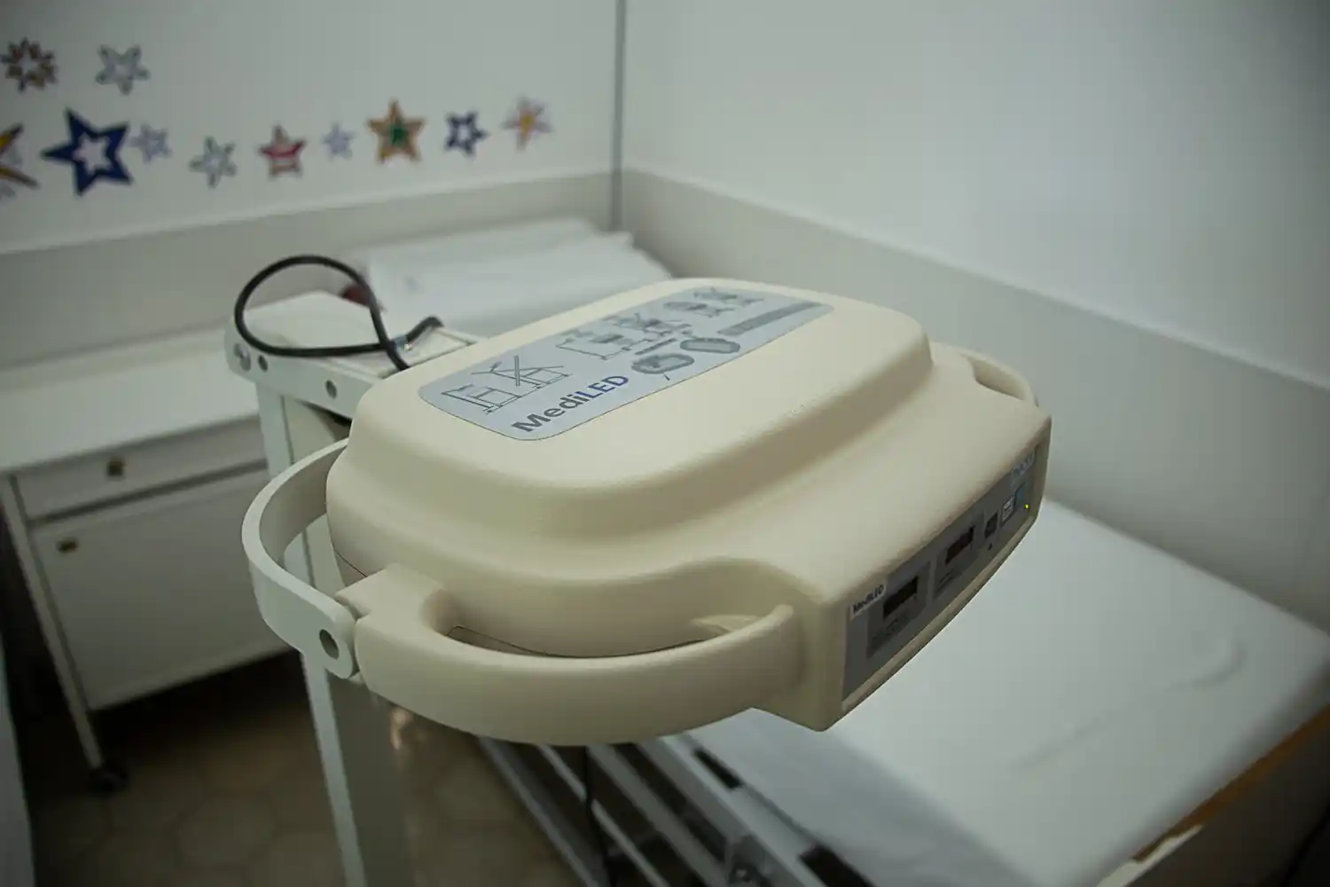 Hospital San Antonio:incorporaron un equipo de luminoterapia