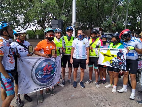 San Pedro, con Silvio Velo a la cabeza, recibió a ciclistas disminuidos visuales cordobeses que pedalean al Obelisco
