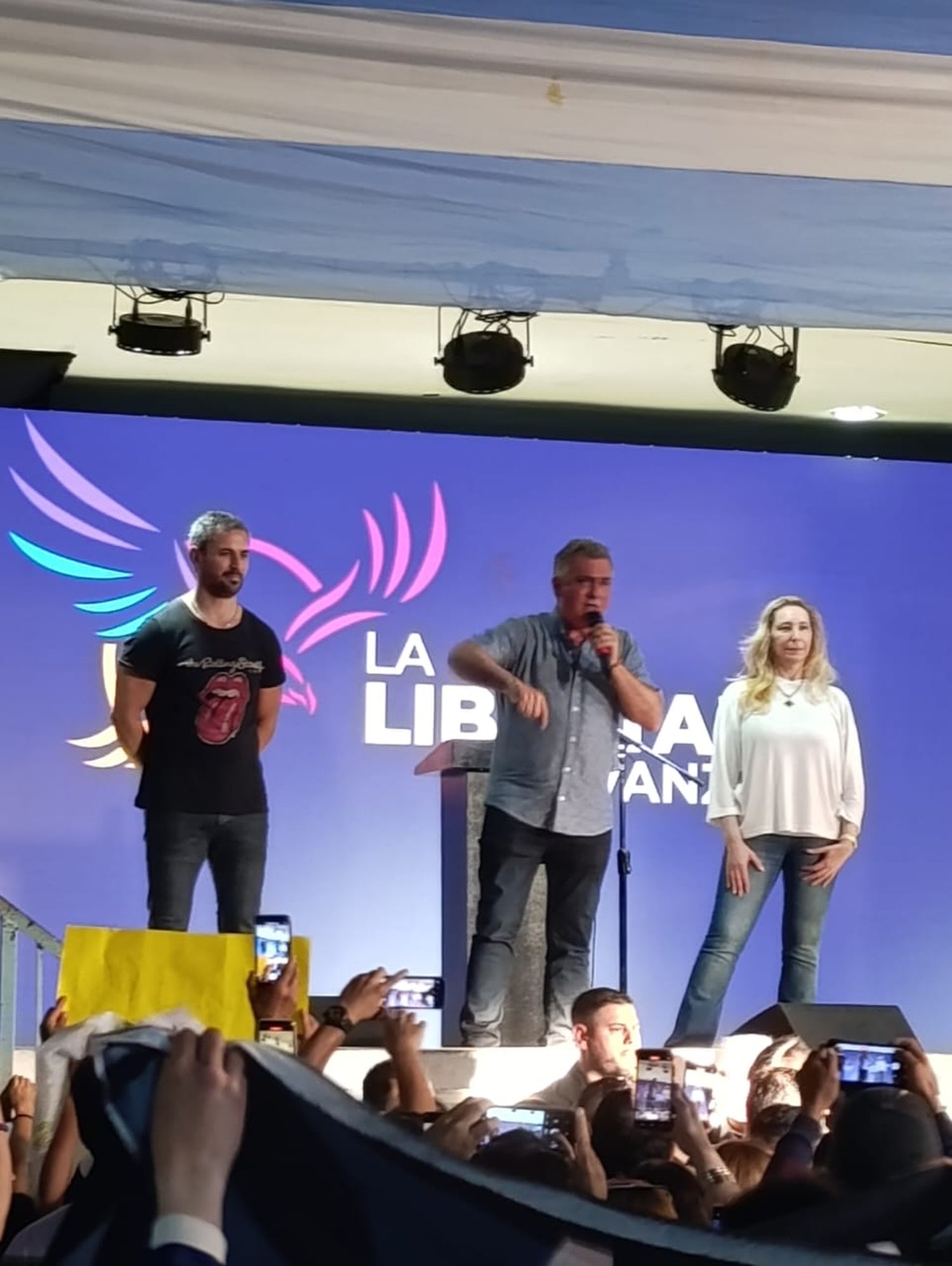 Duelo por Francisco: La Libertad Avanza suspendió su congreso bonaerense