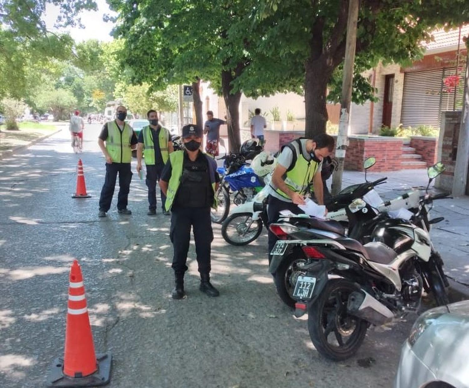Operativos el fin de semana: secuestraron 34 vehículos, desbarataron una fiesta y clausuraron comercios con pirotecnia