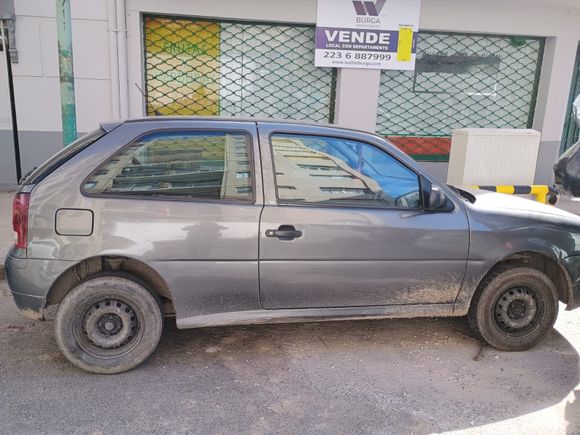 Lo atraparon cuando robaba elementos de un auto estacionado en el macrocentro