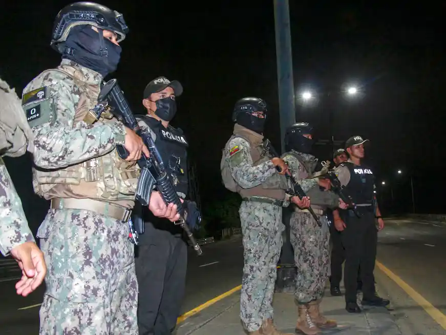policia y ejercito ecuador