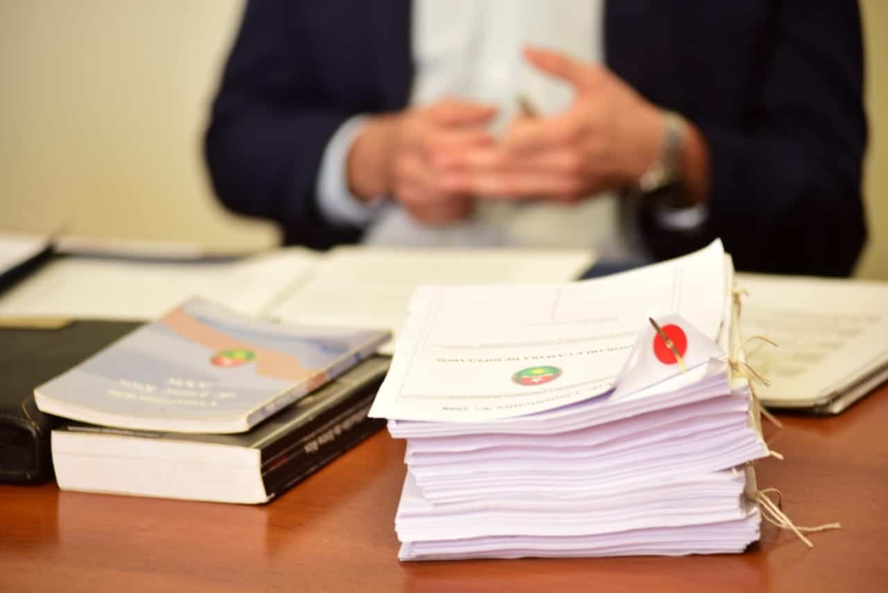 Indagaron a un escribano por la presunta estafa en la venta de un campo