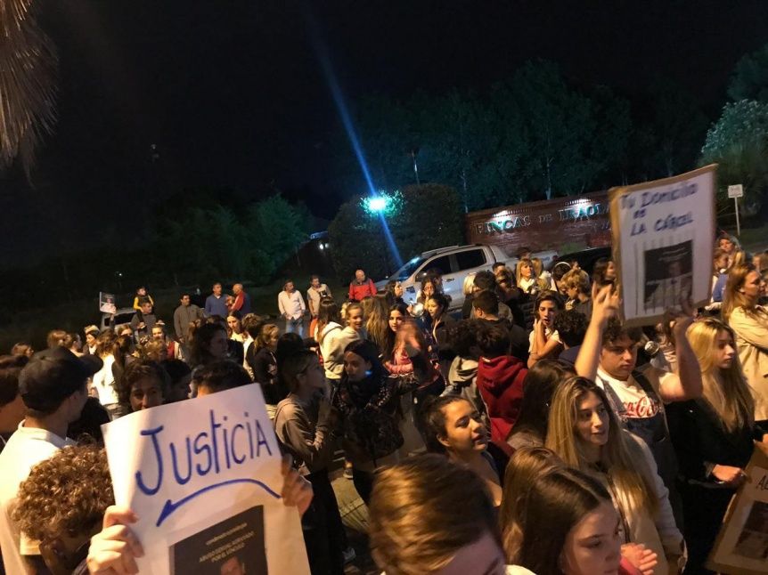Berazategui: Quieren echar del country a un médico condenado por abusar de sus hijos