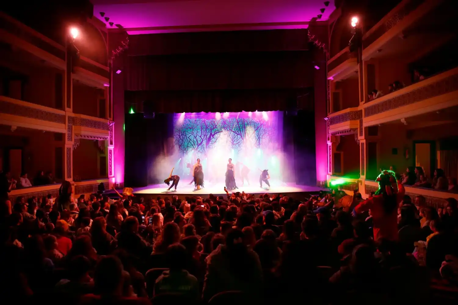 Las entradas permitirán asistir a funciones en el Teatro Colón y el complejo Centro de Arte Radio City - Roxy - Melany.