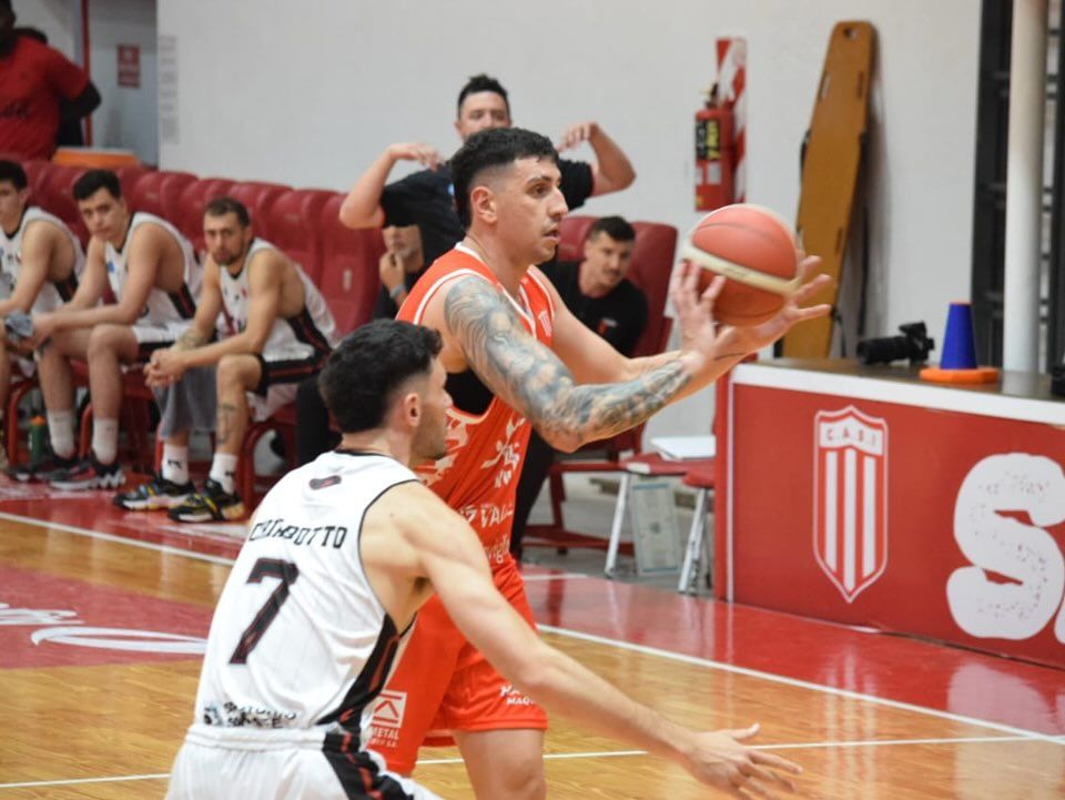 Facundo Sanz, potencia en la zona pintada