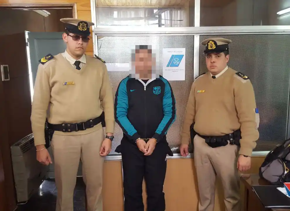Un marino fue a hacer un trámite y lo detuvieron: Tenía pedido de captura por abuso sexual