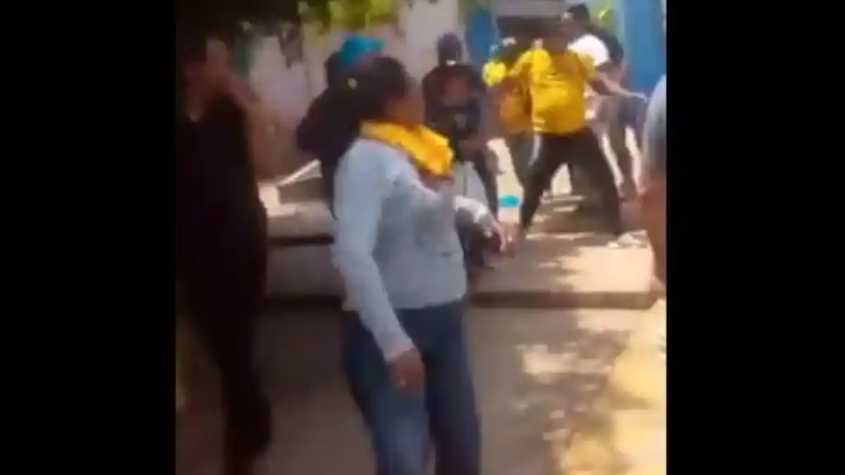 De cara a la primaria: militantes de oposición se agreden entre ellos mismos (VIDEOS)