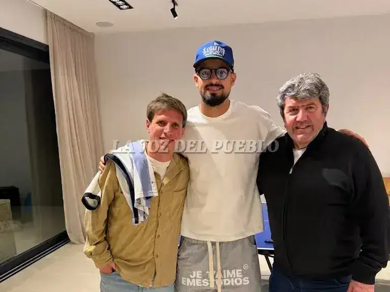 El "Flaco" López recibió a dos amigos tresarroyenses en La Plata