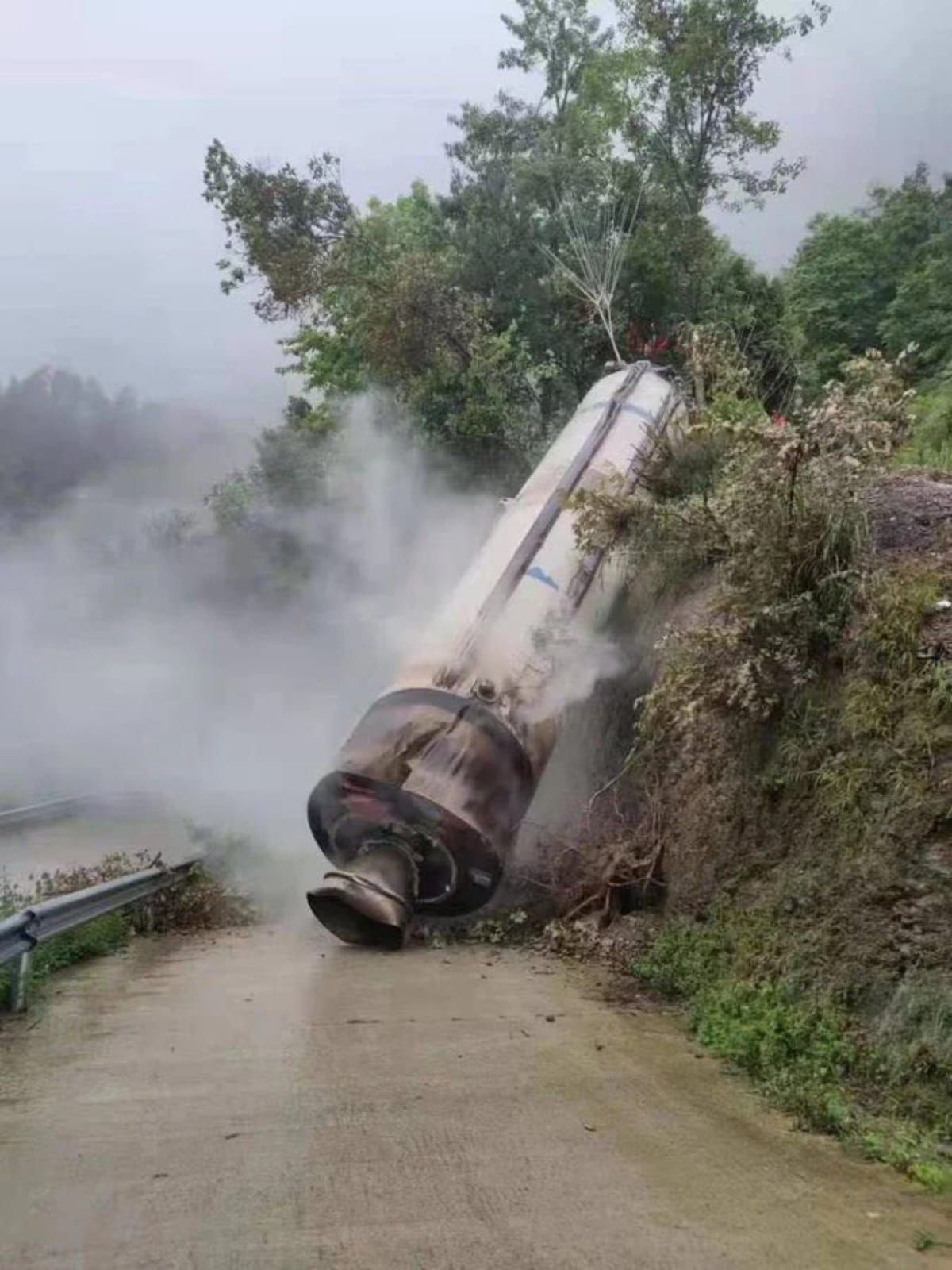 Un cohete propulsor chino cae en una aldea