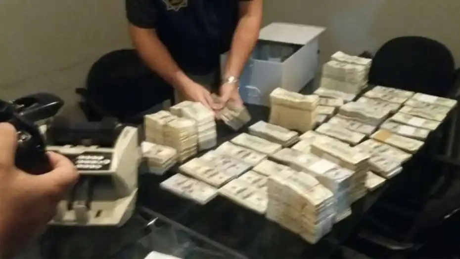Hallan en Uruguay 6 millones de dólares en cofres de Balcedo