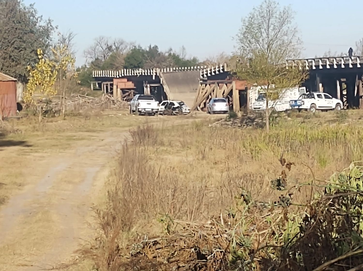 Una joven se cayó desde el viejo Puente Pellegrini.