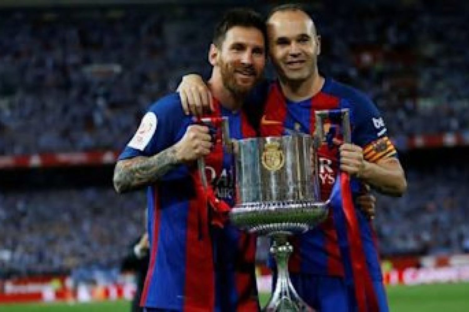 Messi publicó un emotivo mensaje tras el anuncio de retiro de Andrés Iniesta