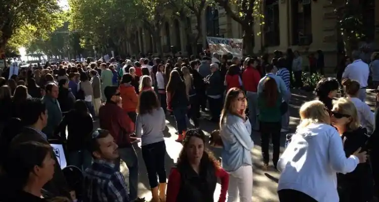 Médicos y vecinos defienden la salud pública