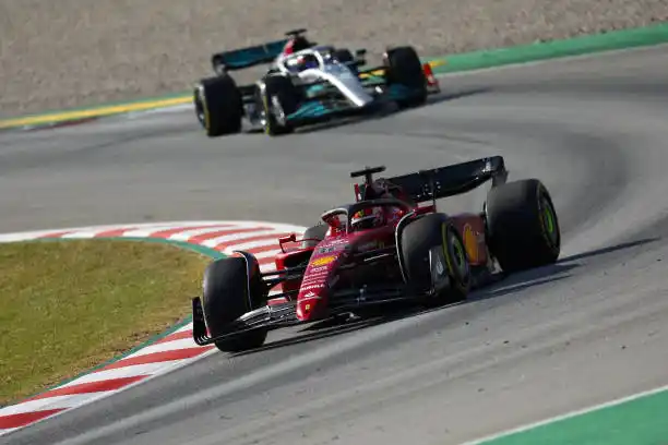 Leclerc dominó la segunda sesión de entrenamiento
