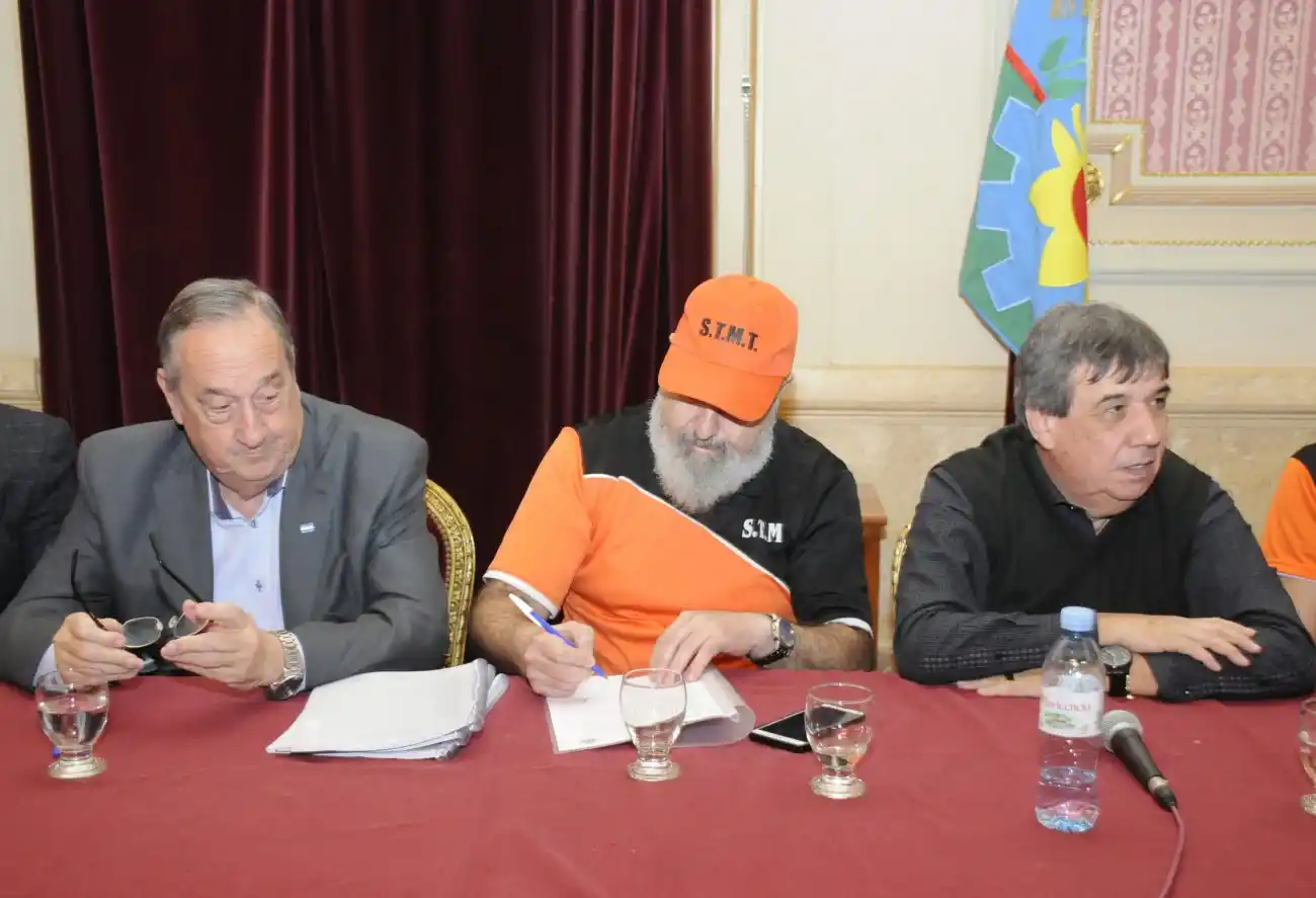 Lunghi, Lastra y García, cuando estamparon la firma del Convenio de Trabajadores Municipales