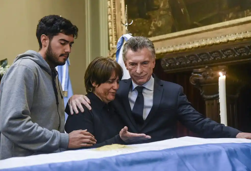 Los restos de Héctor Olivares fueron velados en el Congreso
