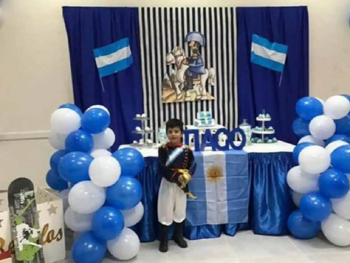 Cumplió años y para su fiesta eligió como héroe a San Martín