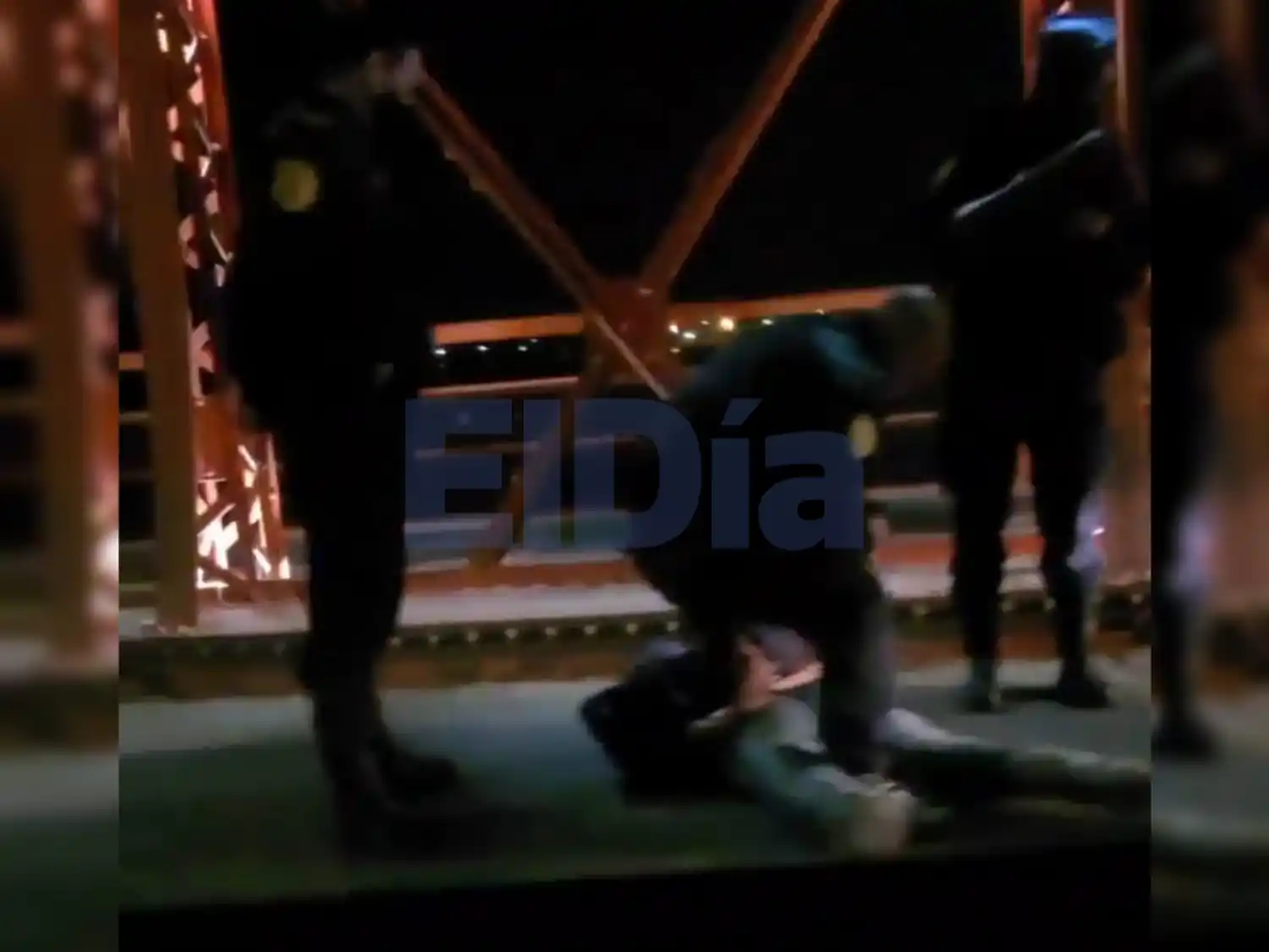 Detuvieron a un "violento" en el medio del Puente Méndez Casariego