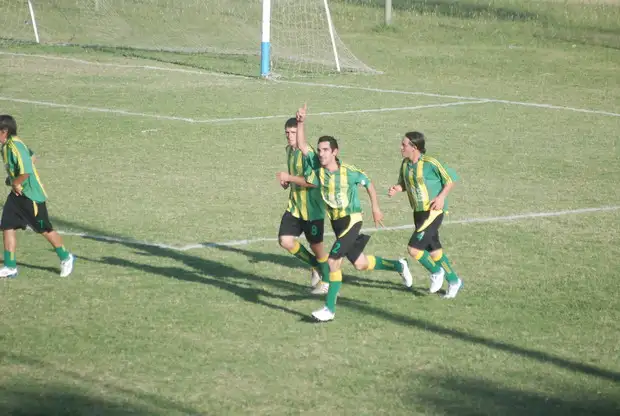 Sarmiento venció a Sud América en el adelanto del oficial de fútbol