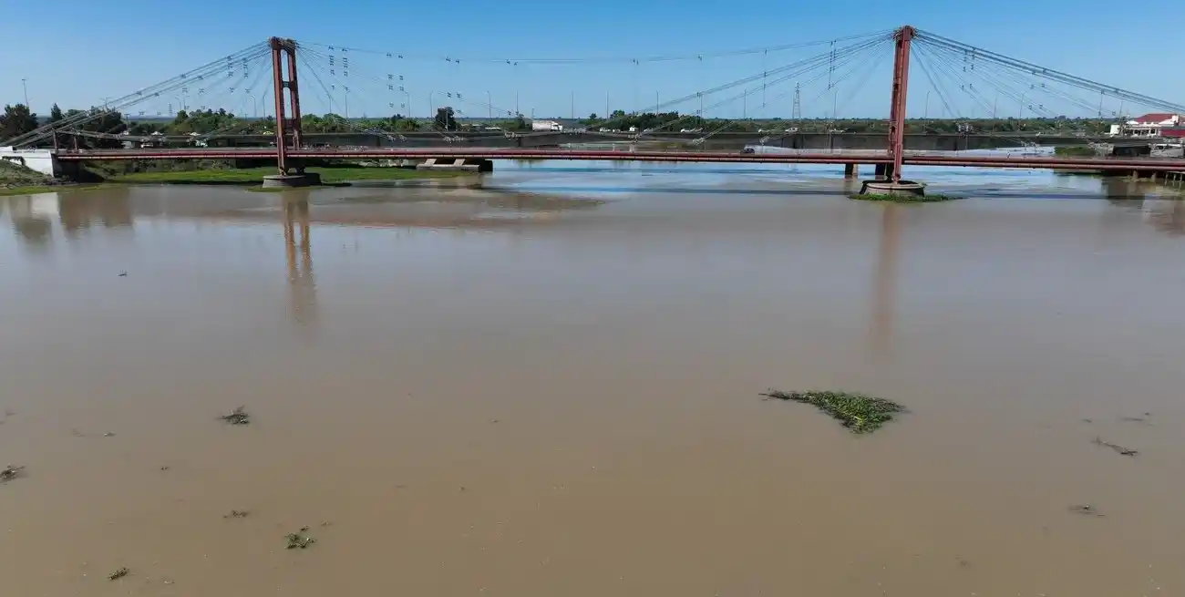 El río Paraná se estabiliza en Santa Fe en niveles de aguas medias bajas