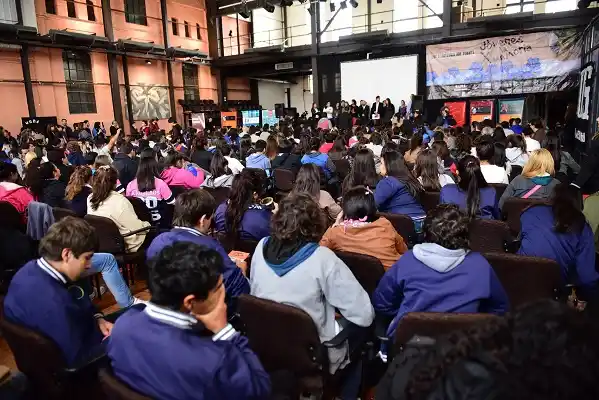 Cerca de mil jóvenes reunidos por la memoria