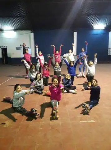 Con estricto protocolo se realizan
las clases de patinaje en Sportiva