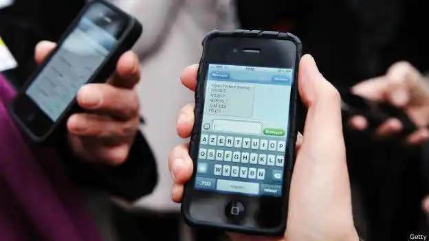 El gobierno acreditará los planes sociales en teléfonos celulares 