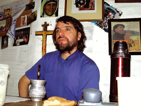 Visita de Pepe Di Paola, sacerdote que lucha contra el narcotráfico