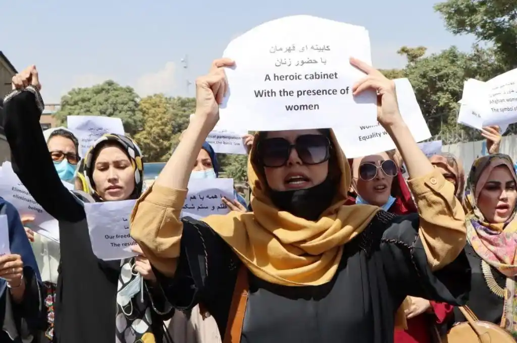 Afganistán: detuvieron a cinco activistas en medio de un acto por los derechos de las mujeres