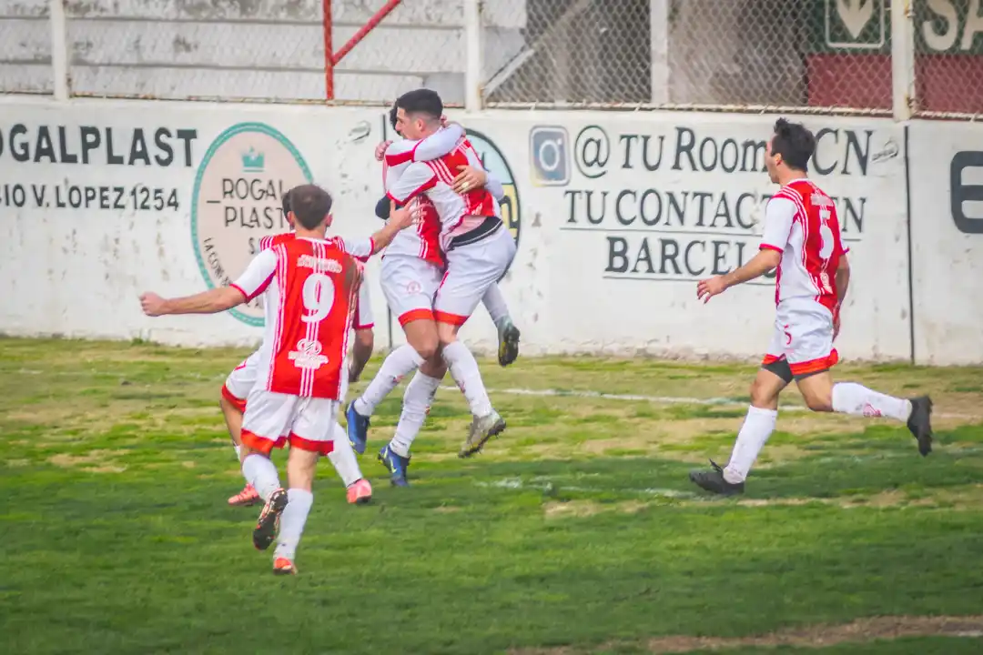 Sin público, pero con muchos goles, Huracán venció a Echegoyen