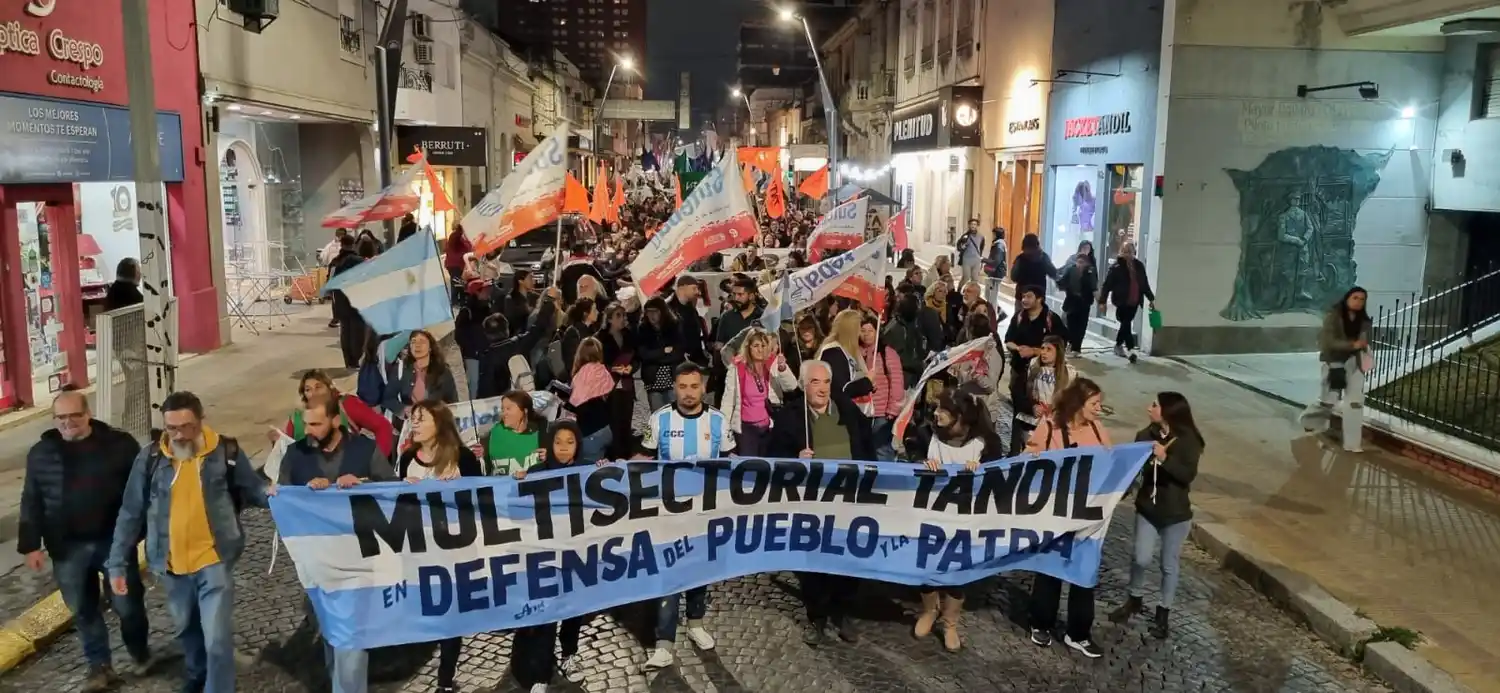 En las calles de Tandil también se movilizaron en contra de la Ley Bases.