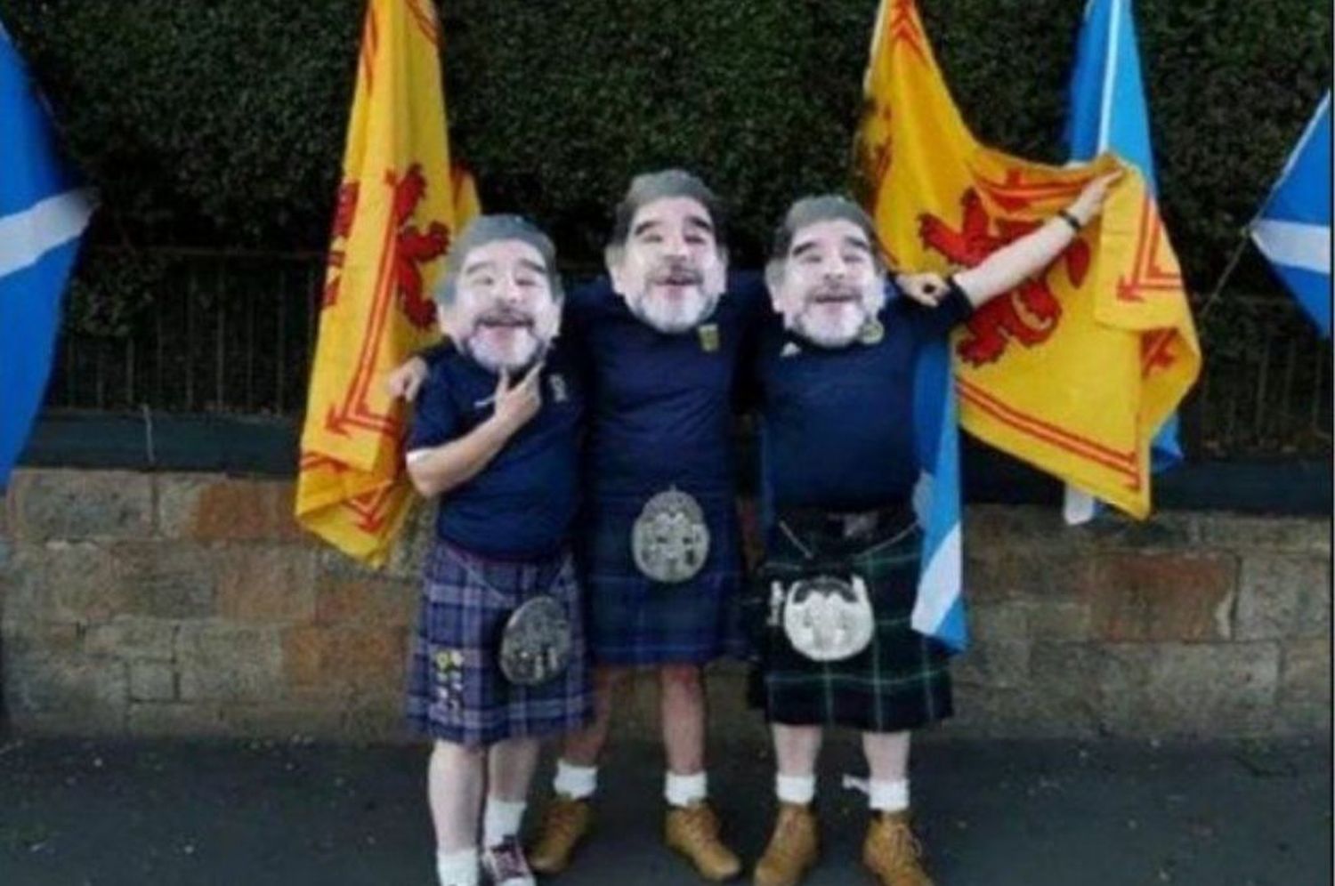 Los hinchas de Escocia homenajearon a Diego Maradona