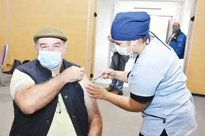 Jornada de tercera dosis para  mayores de 50 años