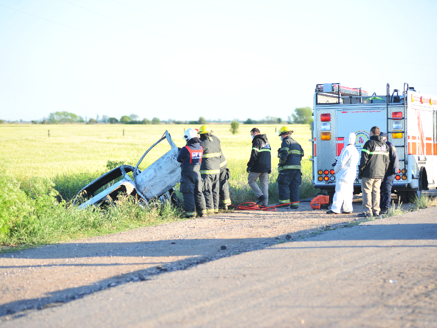 Un accidente, sería la principal  hipótesis del incendio de  la camioneta en Luxardo
