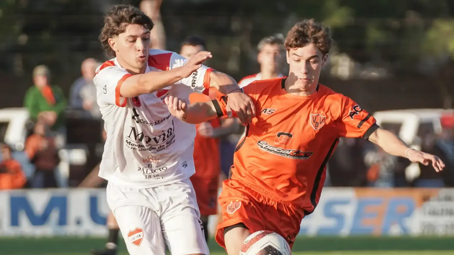 Mataderos goleó a Villa Díaz Vélez y se prende en la Zona A
