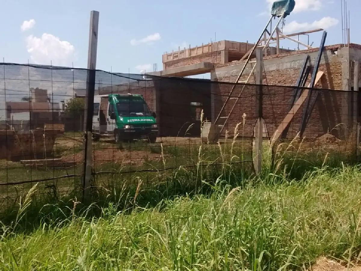 Cuatro obreros heridos tras caída en obra