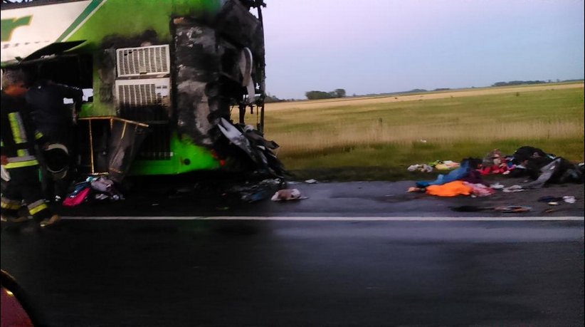 Incendio de un micro en Ruta 2