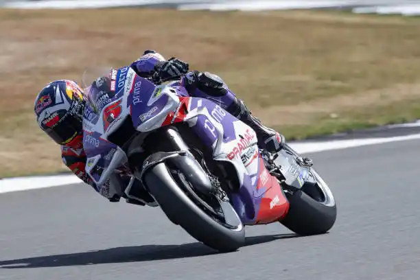 Zarco quedó adelante con tiempo récord en Silverstone