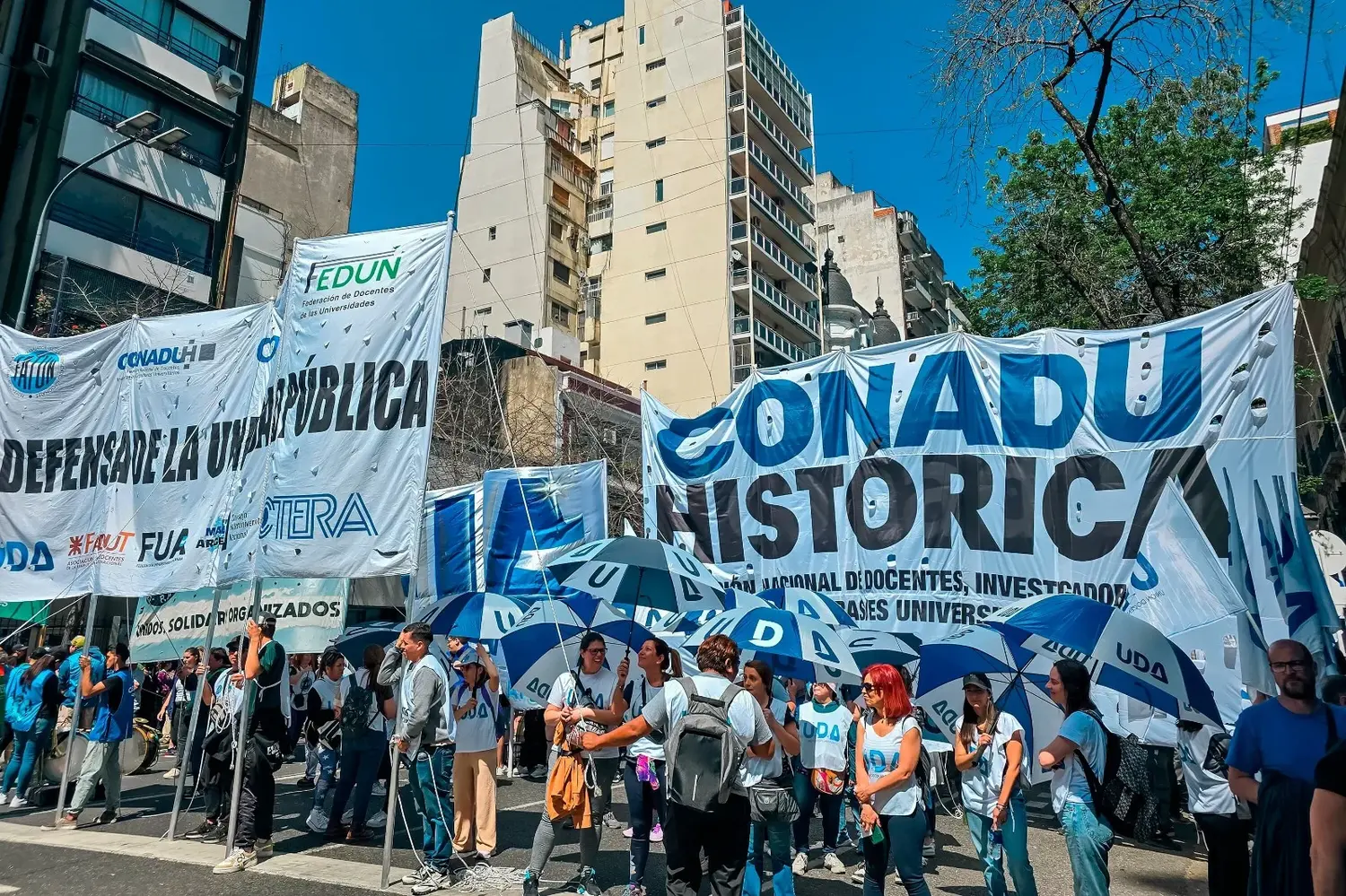 Docentes universitarios durante una movilización convocada por CONADU. Foto de archivo.