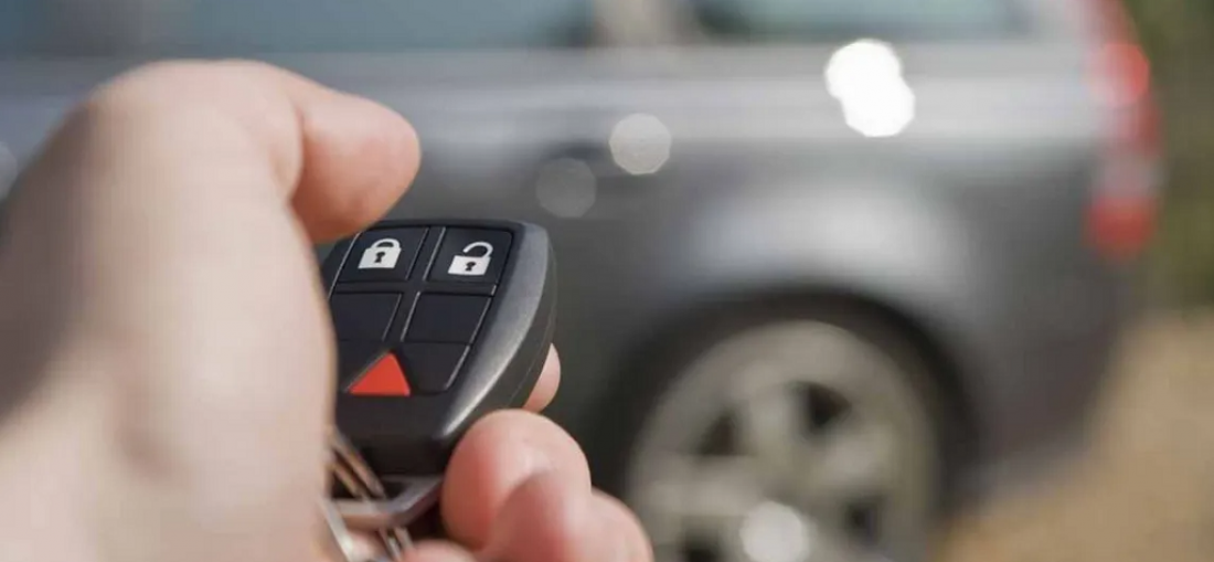 Un ladrón se robó las pertenencias del auto de una pareja al usar inhibidores de señal en Pichincha