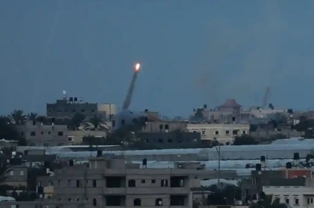 Lanzan un misil desde la Franja de Gaza hacia Israel en día de elecciones