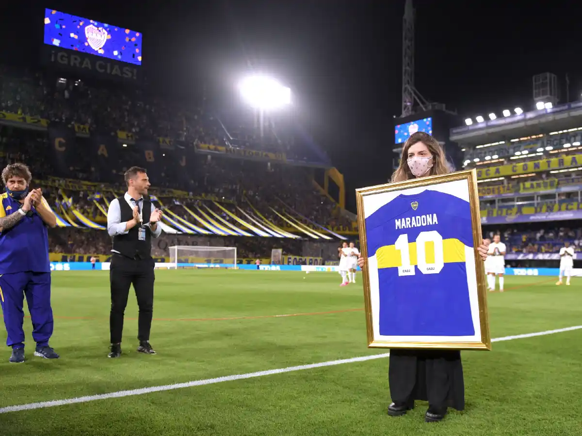 Emocionante homenaje a Diego en la Bombonera