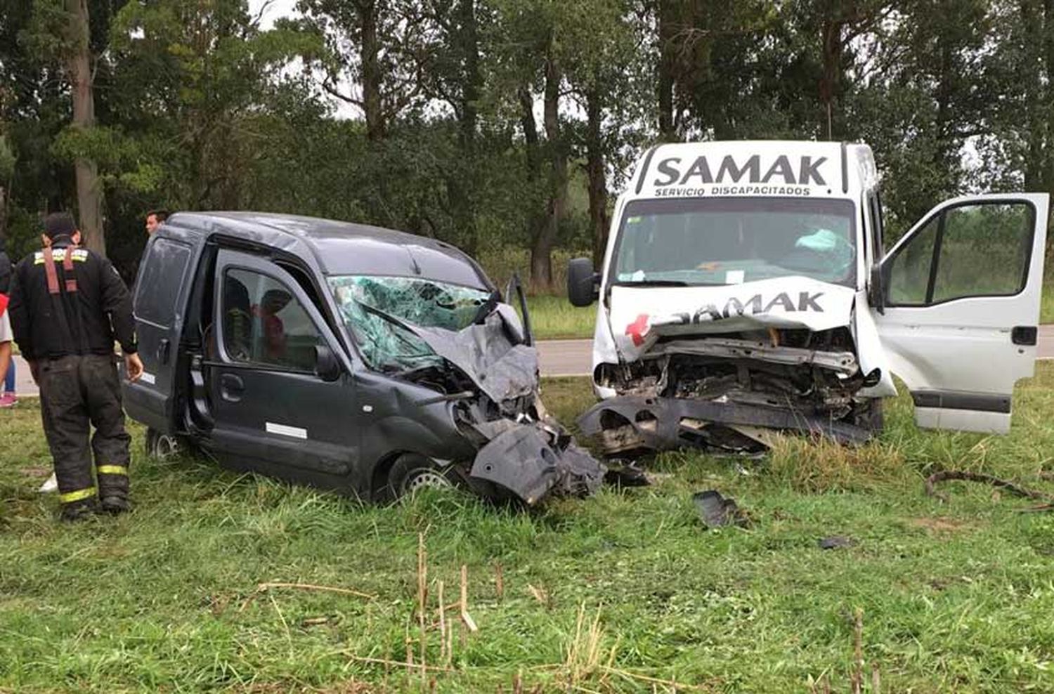 Un muerto en un choque entre una ambulancia y un auto en la ruta 88