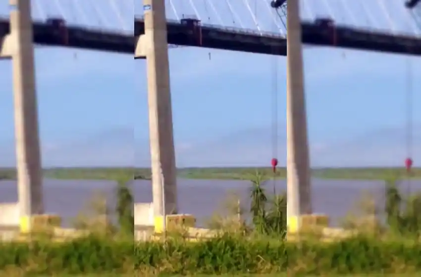 Puente Rosario-Victoria: se filtra el video de un posible suicidio