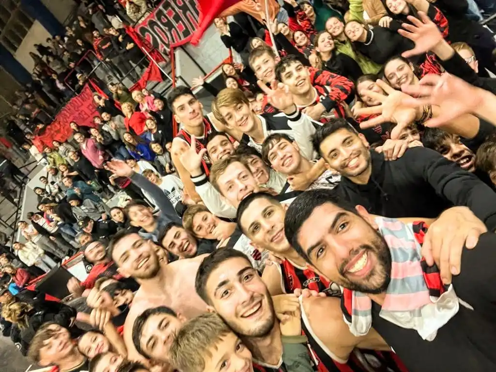 Ante un marco de público imponente, Olimpia festejó en el clásico