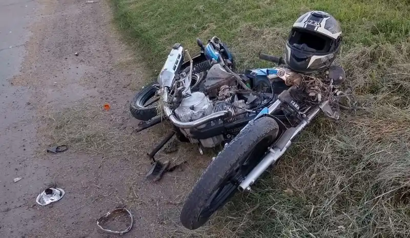 Ruta 11: un motociclista murió tras impactar con un camión